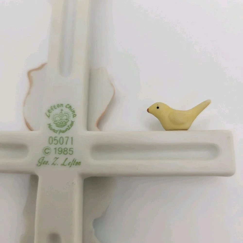 Vintage‎ Lefton Praying Boy Cross Wall Hanging Porcelain 1985 Bird Figurine